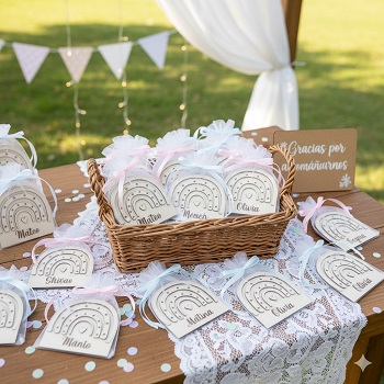 10 Souvenirs Arco Iris con Nombre - Imagen 2